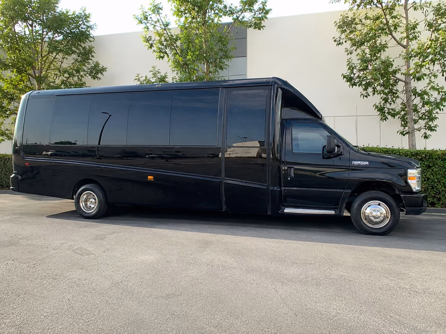bus rentals for pueblo groups heading to fiddler s green and denver amphitheatre shows