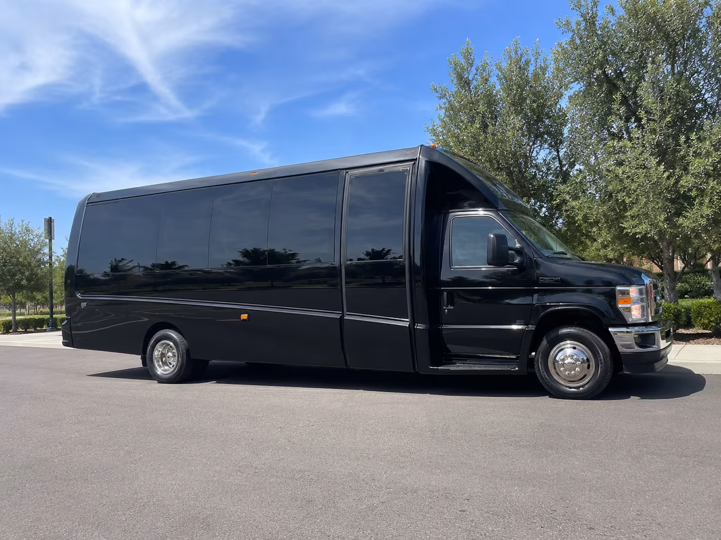 charter buses to red rocks amphitheatre for pueblo groups