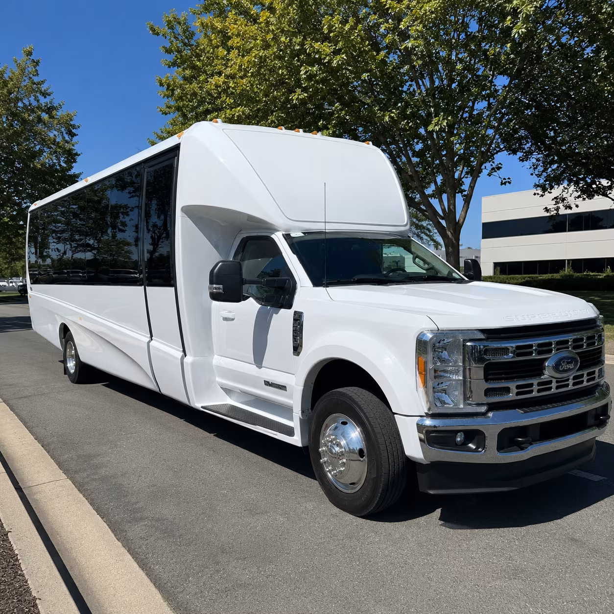 corporate airport transfer buses to pueblo memorial airport and den